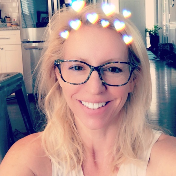 Meet your Posher, Loree - Picture 3 of 8